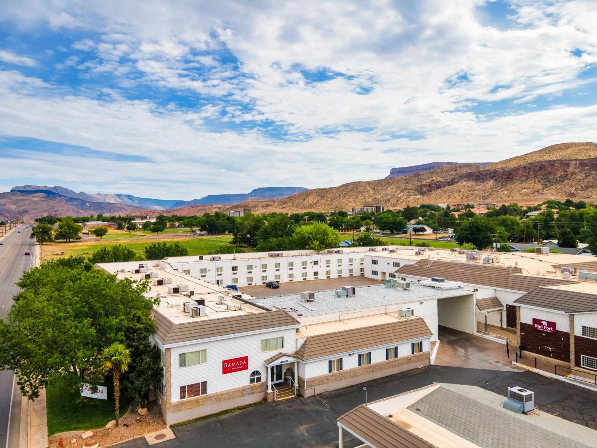 Ramada By Wyndham La Verkin Zion National Park Esterno foto