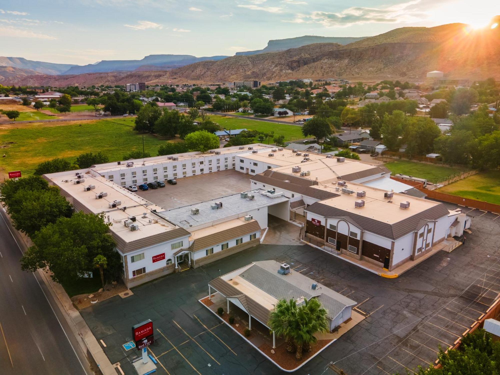 Ramada By Wyndham La Verkin Zion National Park Esterno foto