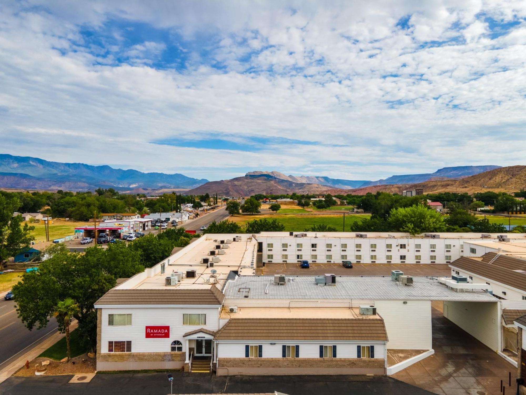 Ramada By Wyndham La Verkin Zion National Park Esterno foto
