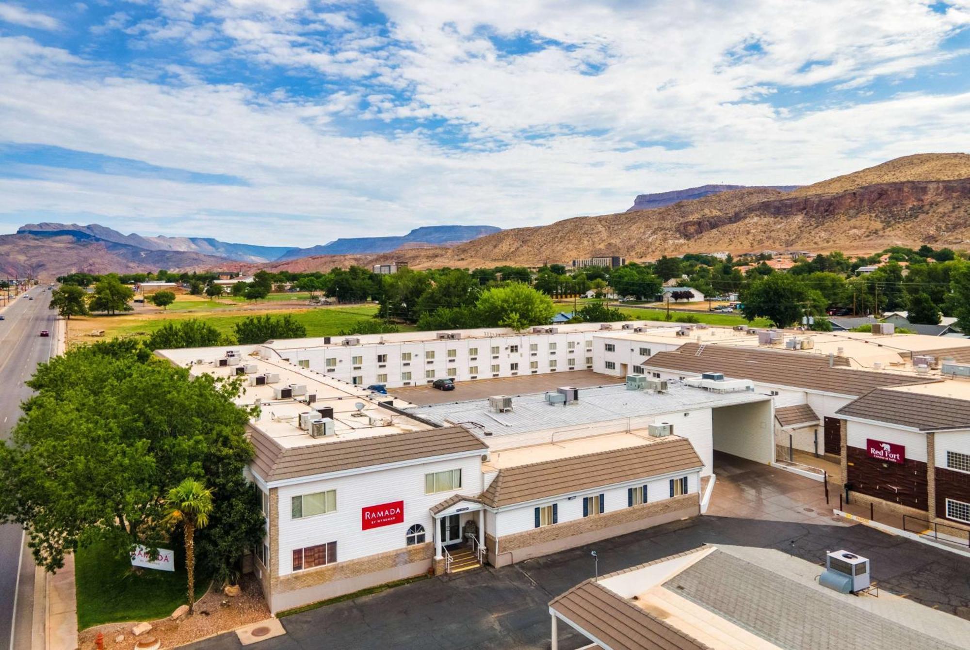 Ramada By Wyndham La Verkin Zion National Park Esterno foto