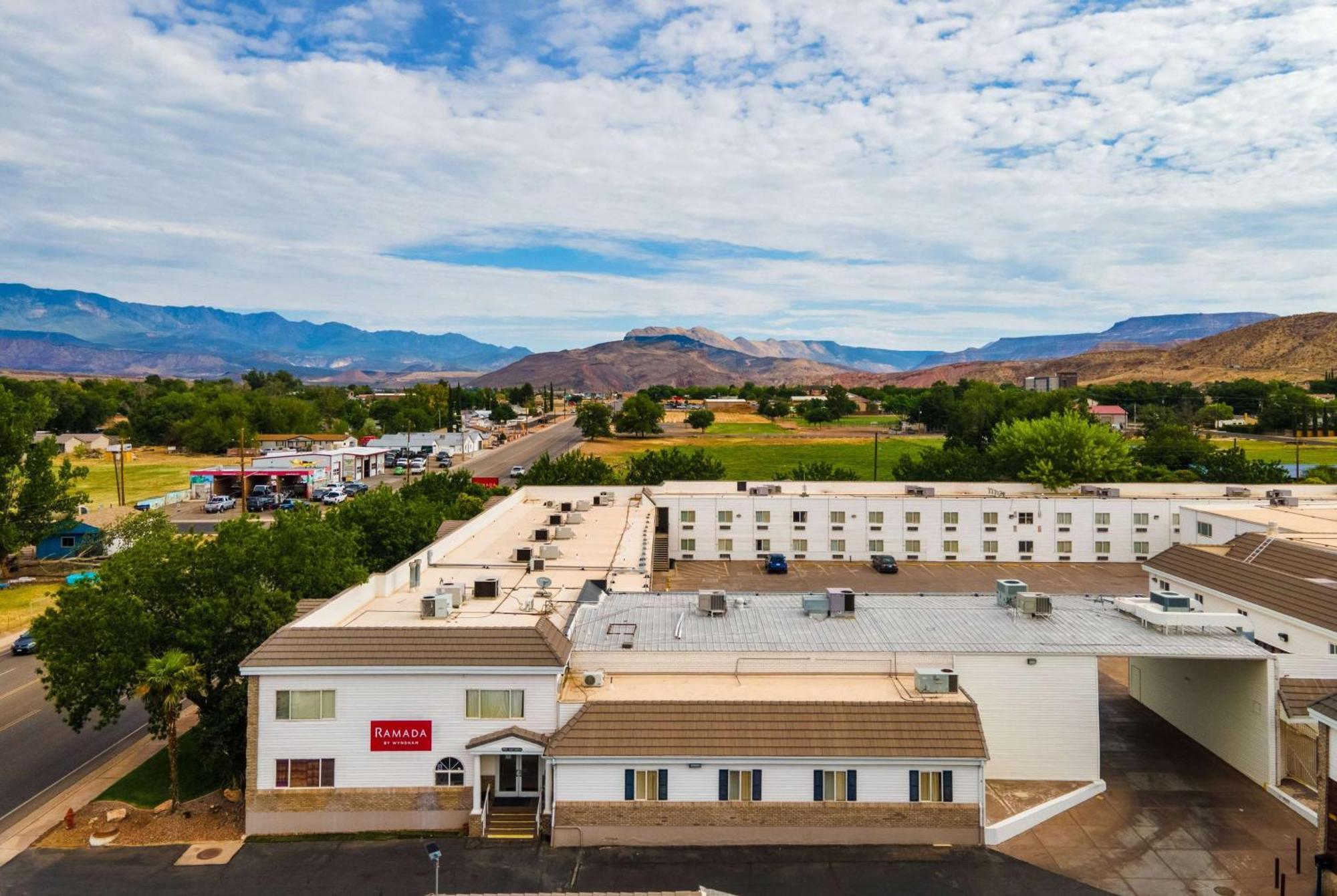 Ramada By Wyndham La Verkin Zion National Park Esterno foto